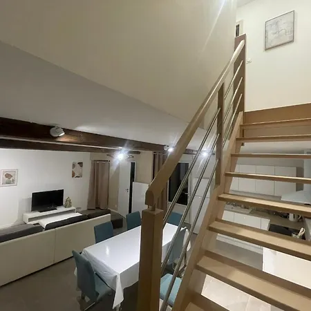 Location D Un De 70m2 Et De 2 Ch *