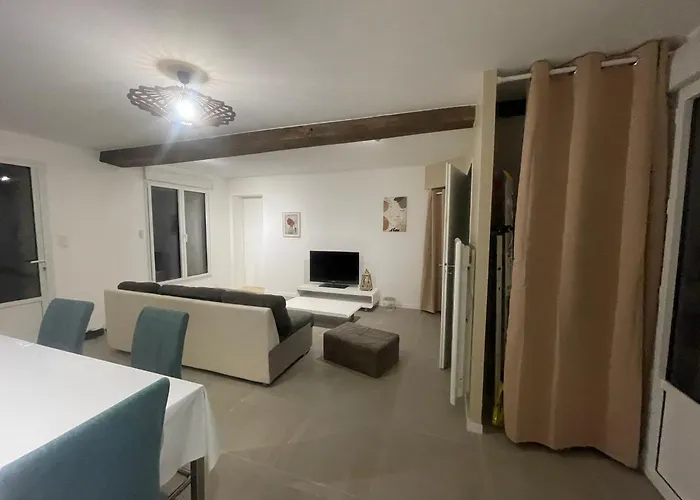 Location D Un De 70m2 Et De 2 Ch Πανσιόν